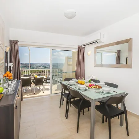 Valley View Penthouse With Hot Tub Mellieħa