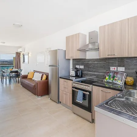 Valley View Penthouse With Hot Tub Mellieħa